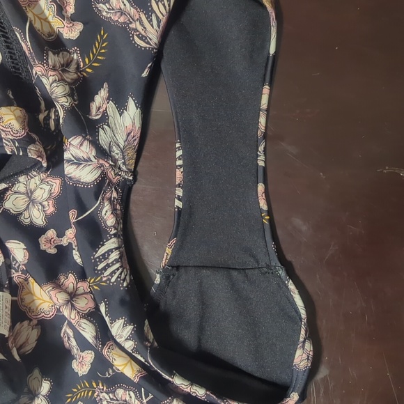 NWT Asos floral embroidered swimsuit - Picture 9 of 11